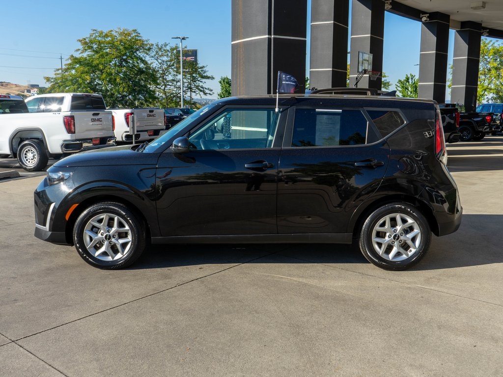 2023 Kia Soul LX photo 3