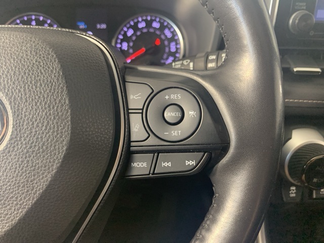 2020 Toyota RAV4 XLE Premium photo 15