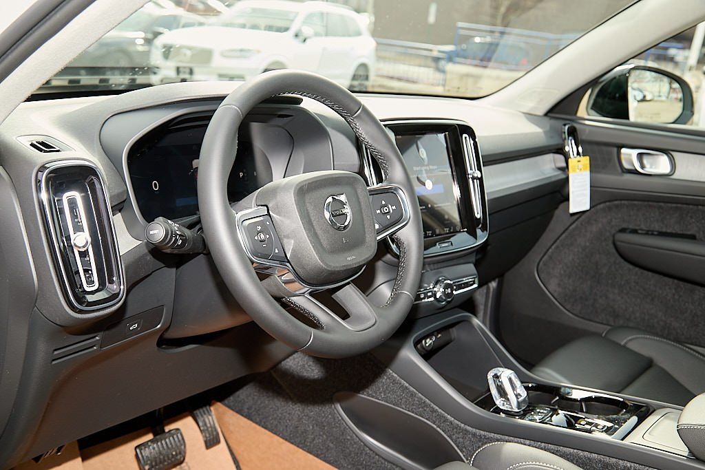 2026 VOLVO XC40 - Image 12