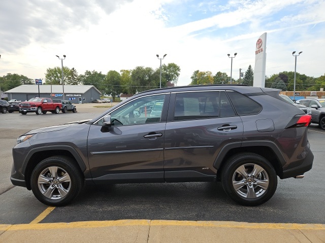 2022 Toyota RAV4 Hybrid XLE photo 2