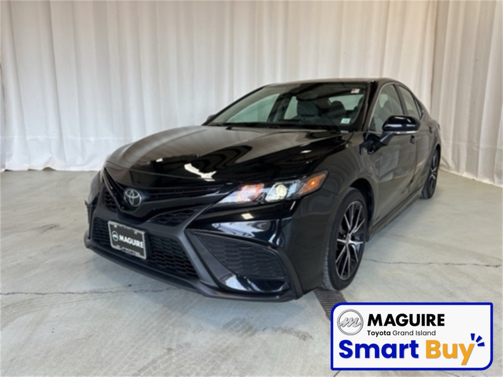 2023 Toyota Camry LE's photo