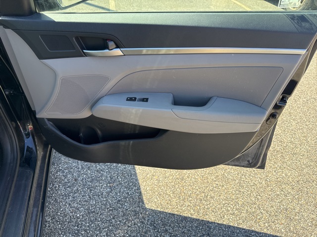 2019 Hyundai Elantra SEL photo 10