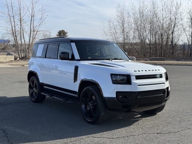 2025 Land Rover Defender 110 X-Dynamic SE photo 7