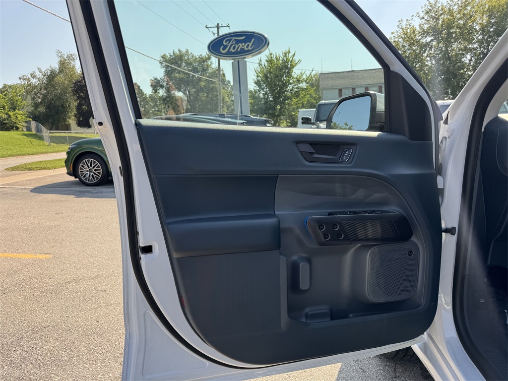 2025 Ford Maverick photo 17