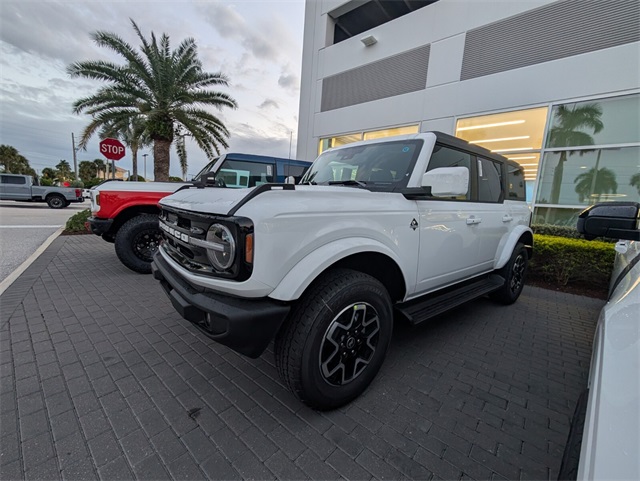 2025 Ford Bronco Outer Banks photo 4