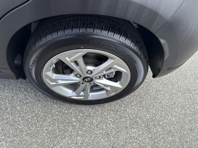 2023 Hyundai Kona SEL photo 12