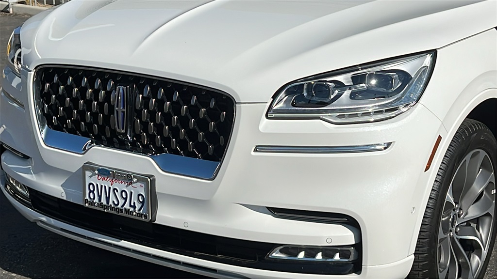 2021 Lincoln Aviator Grand Touring photo 3