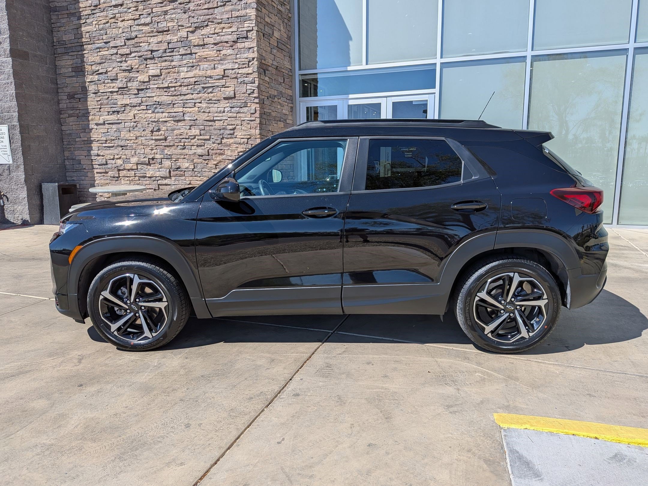 2023 Chevrolet Trailblazer RS photo 2