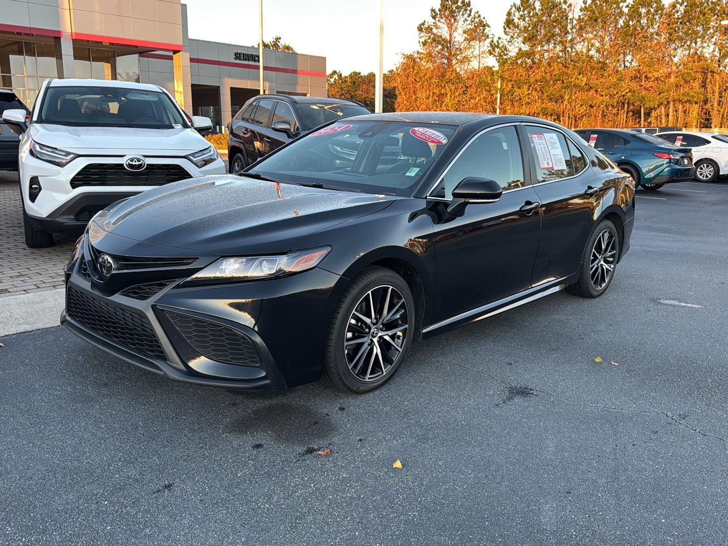 2024 Toyota Camry SE's photo