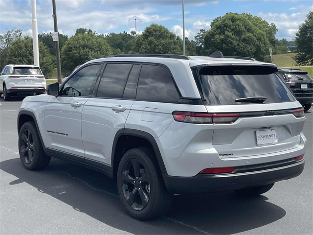 2025 Jeep Grand Cherokee Altitude photo 5