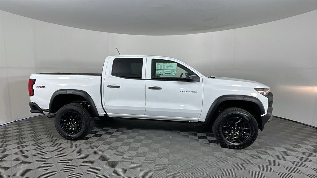 2025 Chevrolet Colorado Trail Boss photo 3