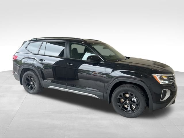 2025 Volkswagen Atlas Peak Edition SE photo 2