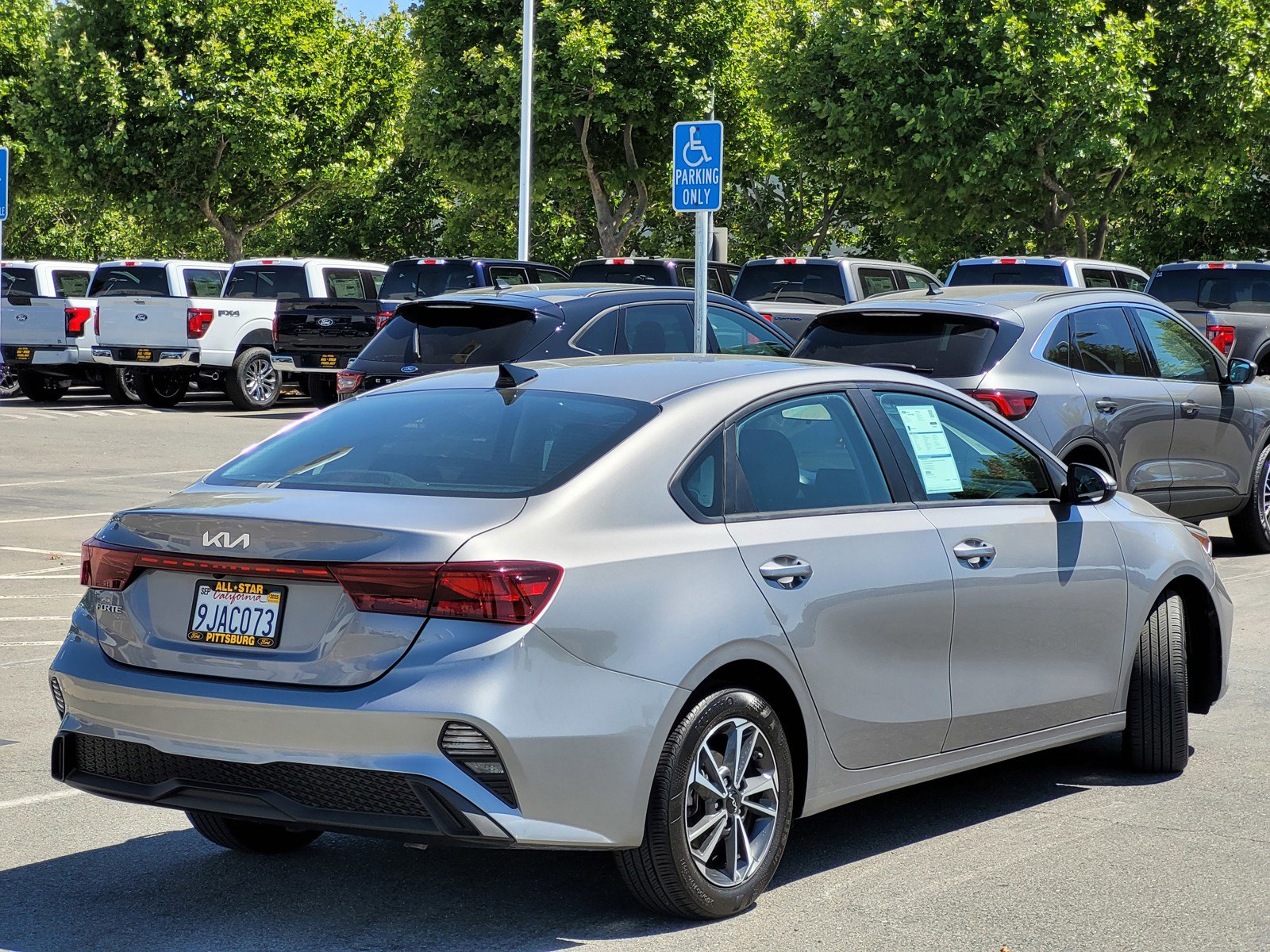 2023 Kia Forte LXS photo 4