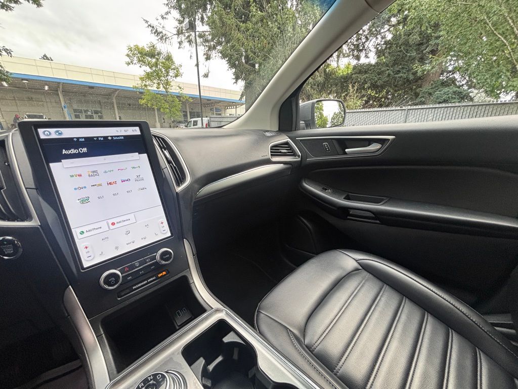2022 Ford Edge SEL photo 12