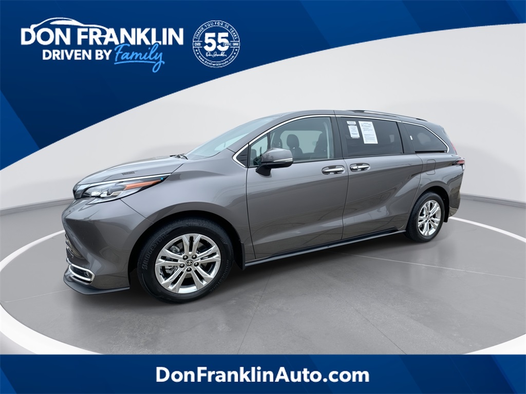 2023 Toyota Sienna Platinum's photo