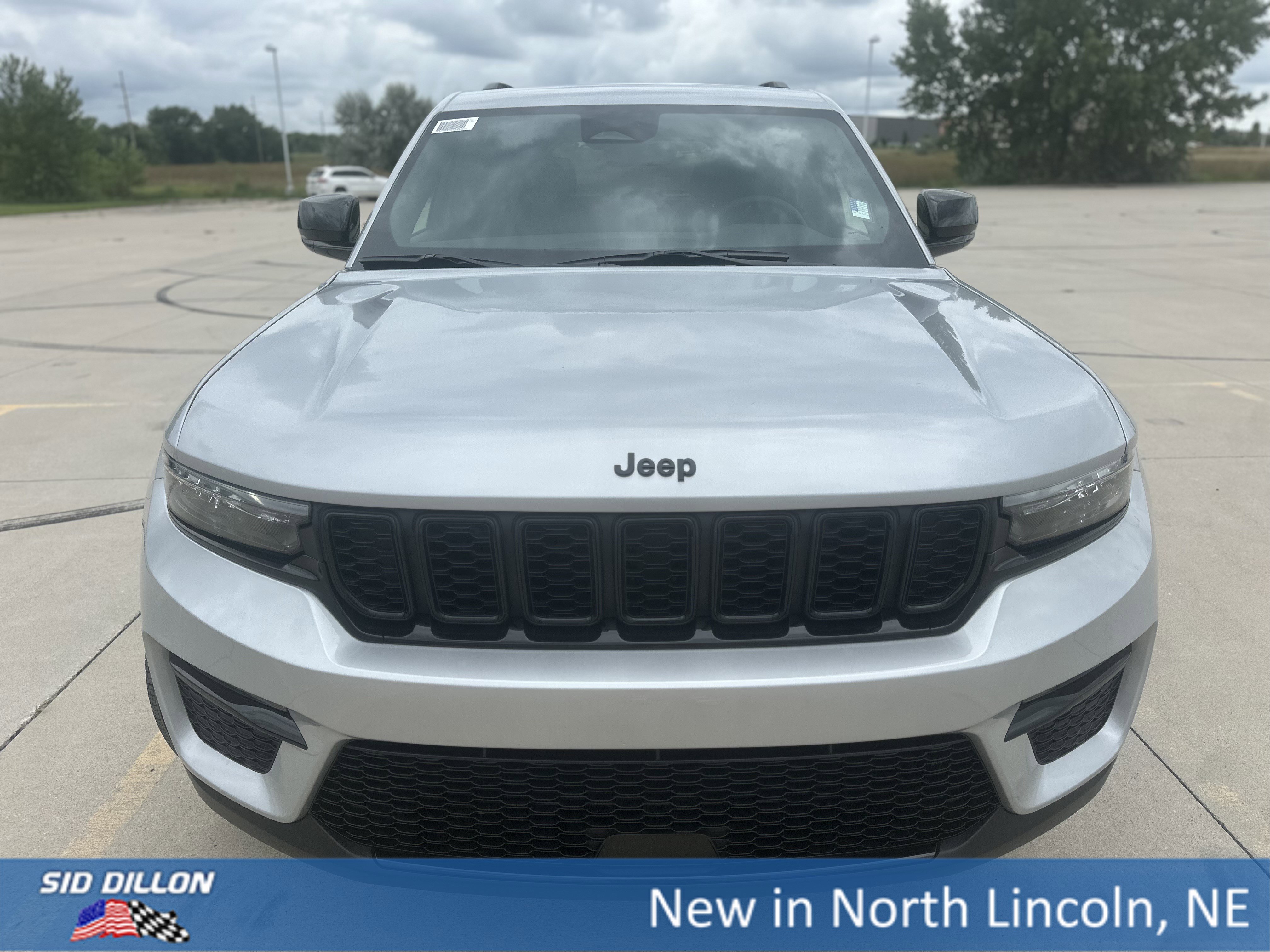 2025 Jeep Grand Cherokee Limited photo 2