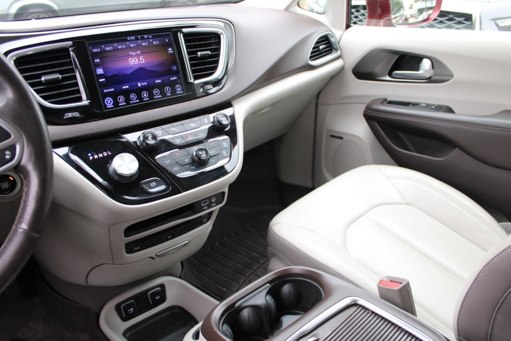 2017 Chrysler Pacifica Touring Plus photo 23