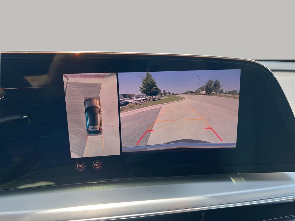 2025 Cadillac Lyriq Luxury photo 38