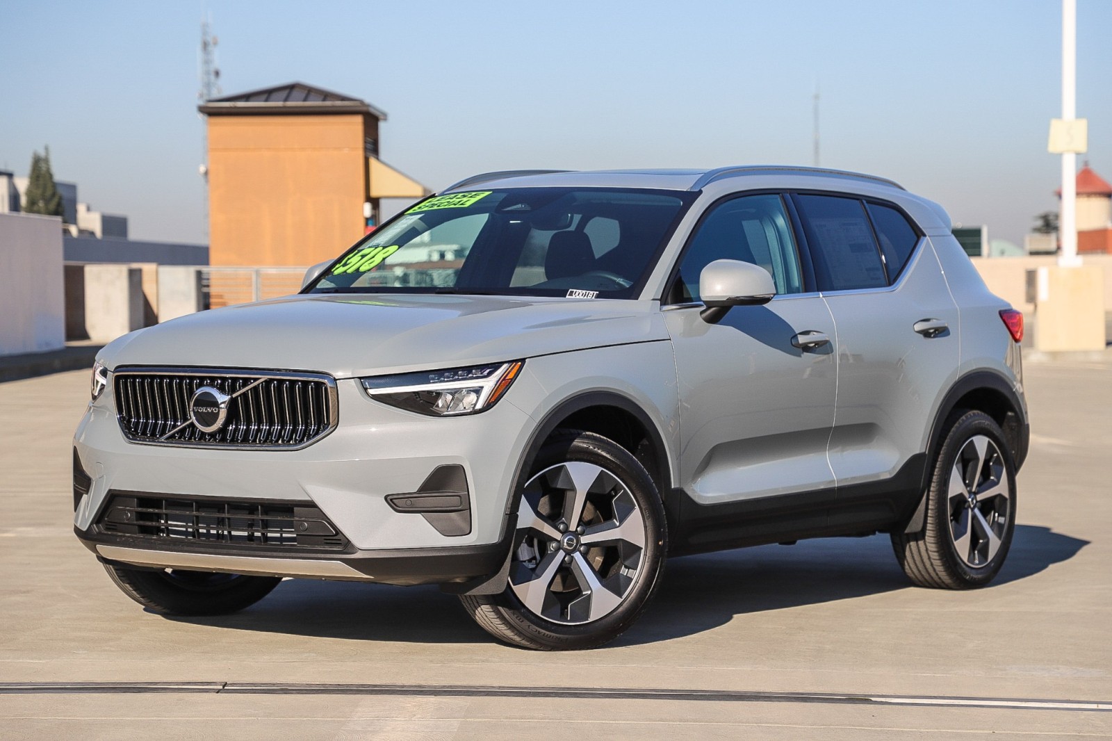 2025 Volvo XC40 Core's photo