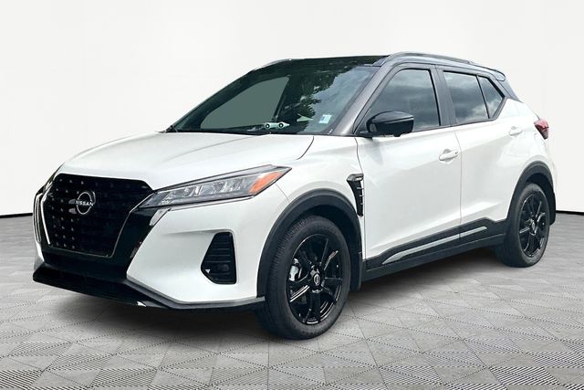 2024 Nissan Kicks SR photo 2