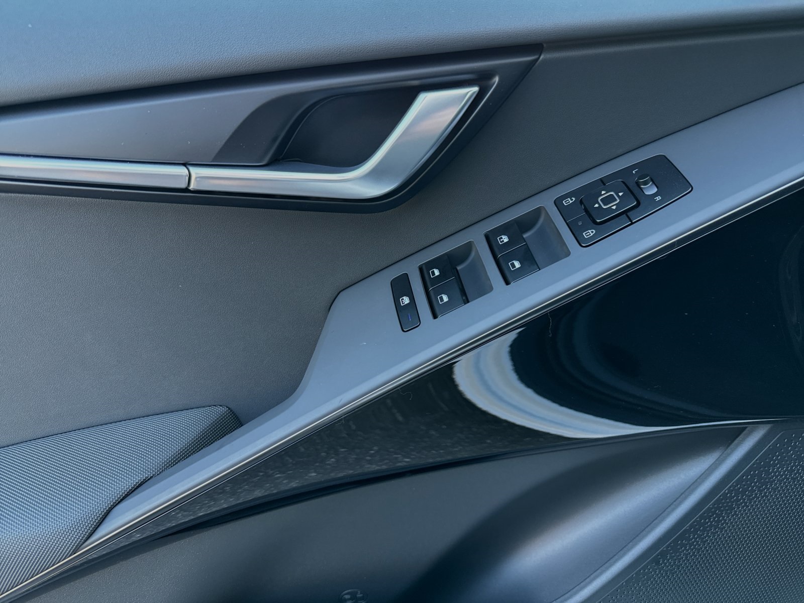 2025 Kia Niro EX photo 9