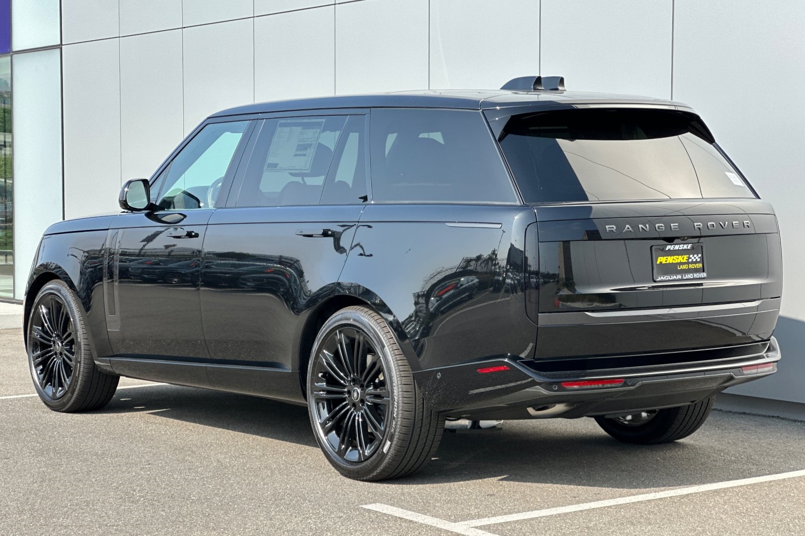 2025 Land Rover Range Rover SE photo 3