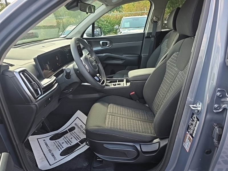 2025 Kia Sorento LX photo 21
