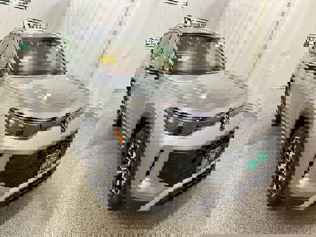 2025 Volkswagen Tiguan SE's photo