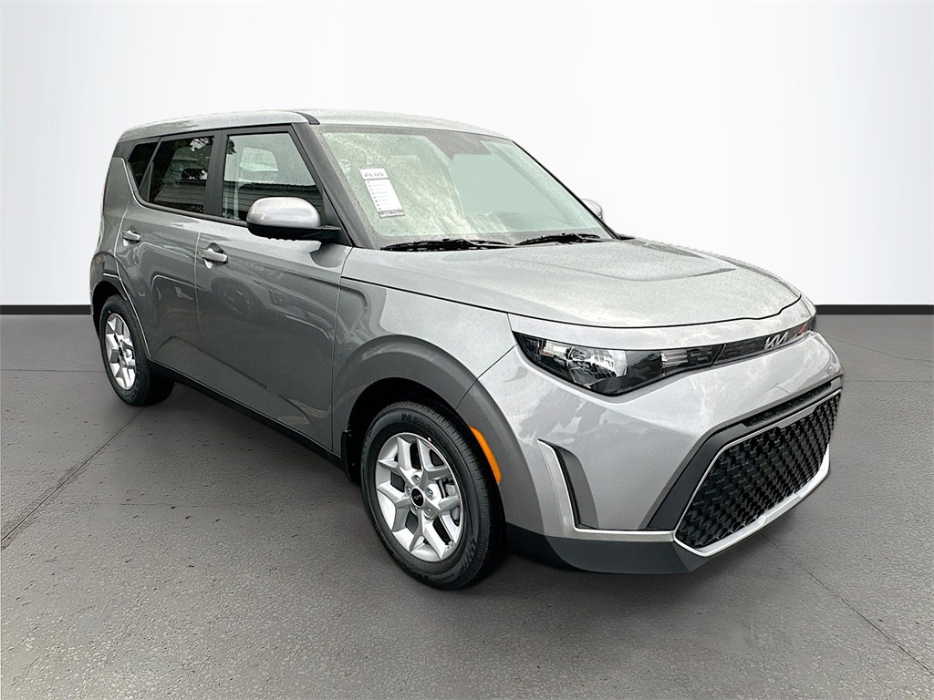 2025 Kia Soul LX's photo