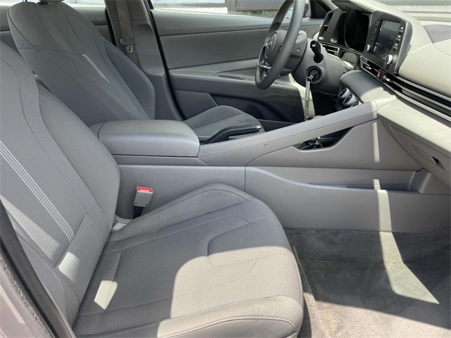 2023 Hyundai Elantra SE photo 3