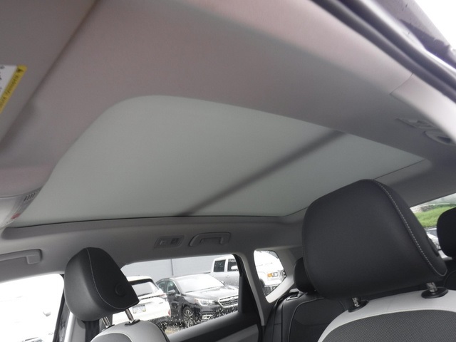 2025 Volkswagen Taos SE photo 9