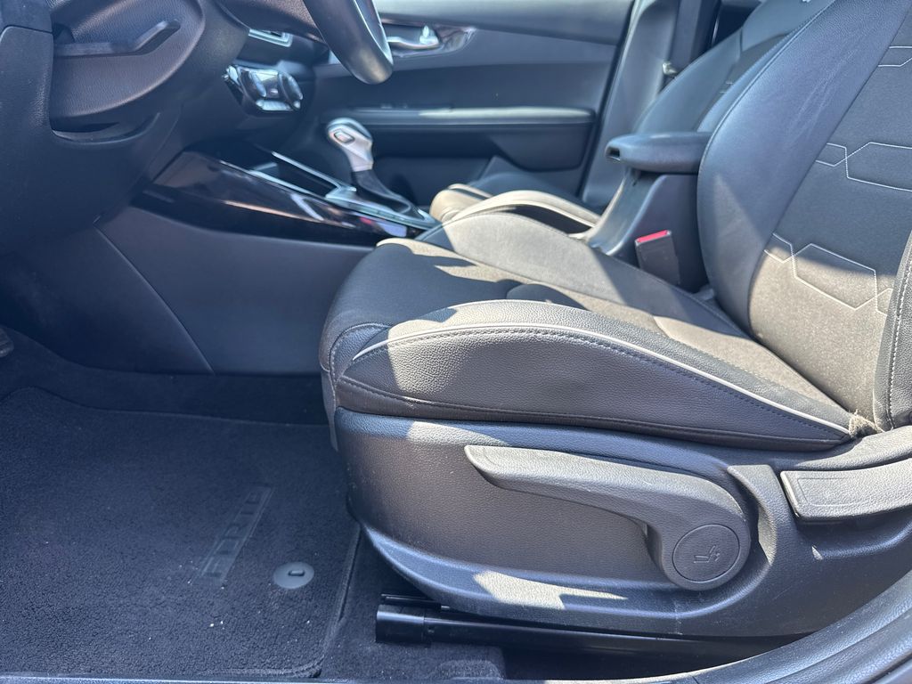 2024 Kia Forte GT-Line photo 8