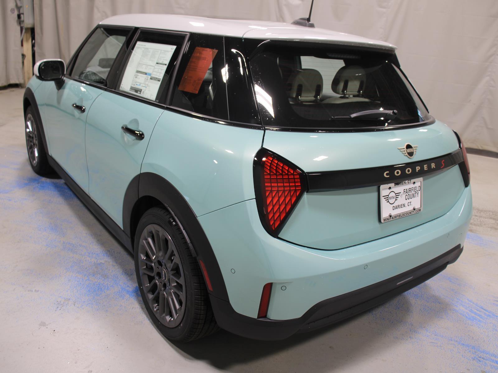 2026 Mini Cooper Hardtop S 4 Door Iconic photo 7