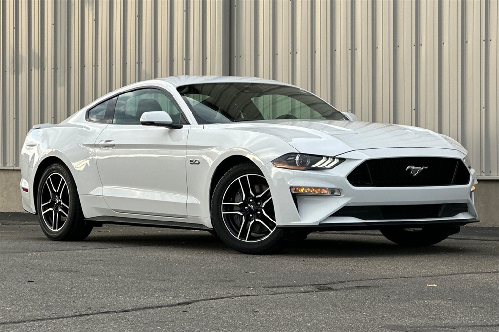 2022 Ford Mustang GT Premium photo 2