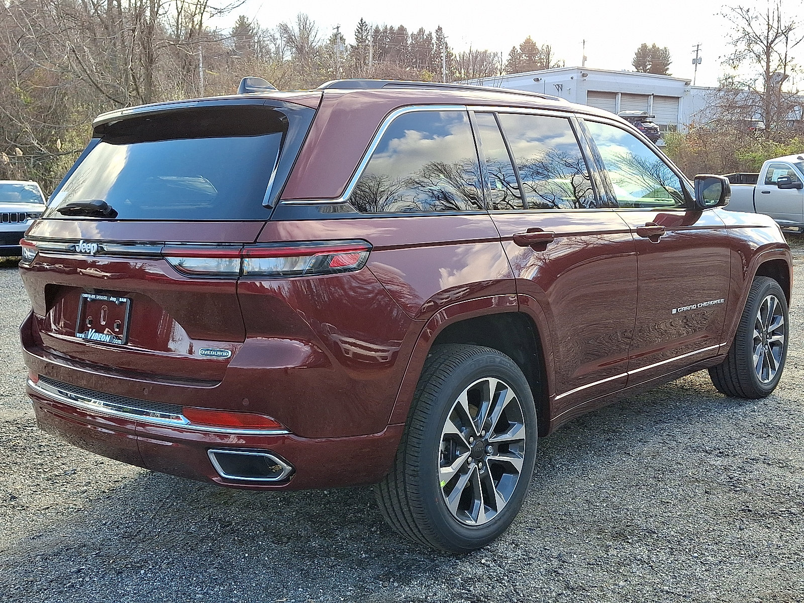 2025 Jeep Grand Cherokee Overland photo 3
