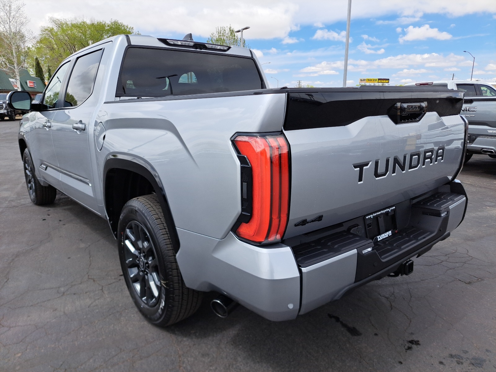 2025 Toyota Tundra Platinum CrewMax photo 9