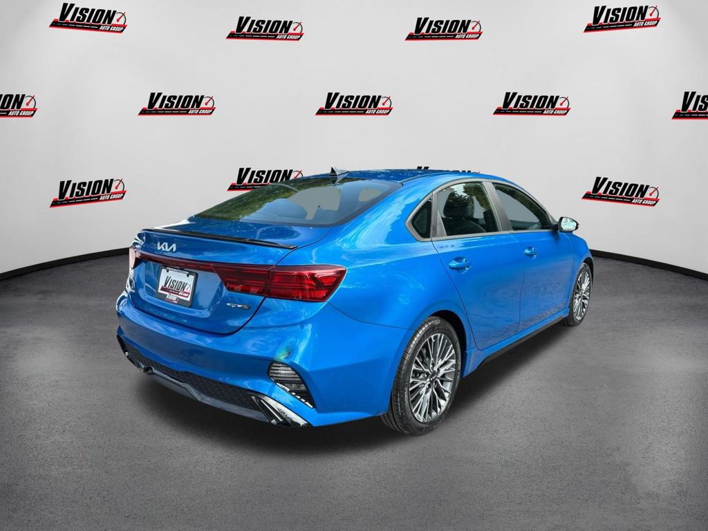2024 Kia Forte GT-Line photo 5
