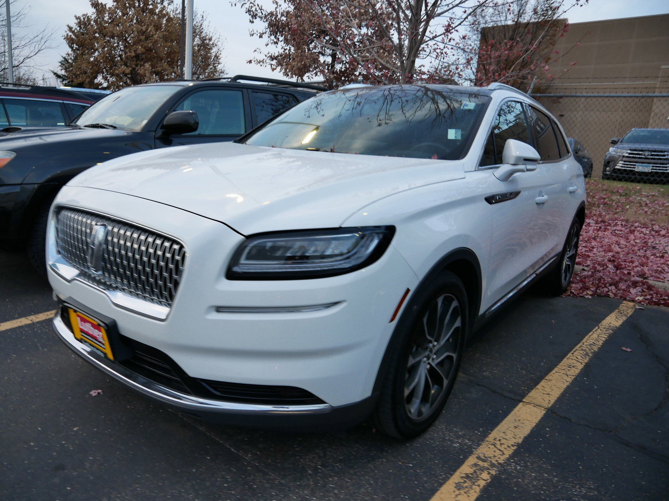 2022 Lincoln Nautilus Reserve photo 3