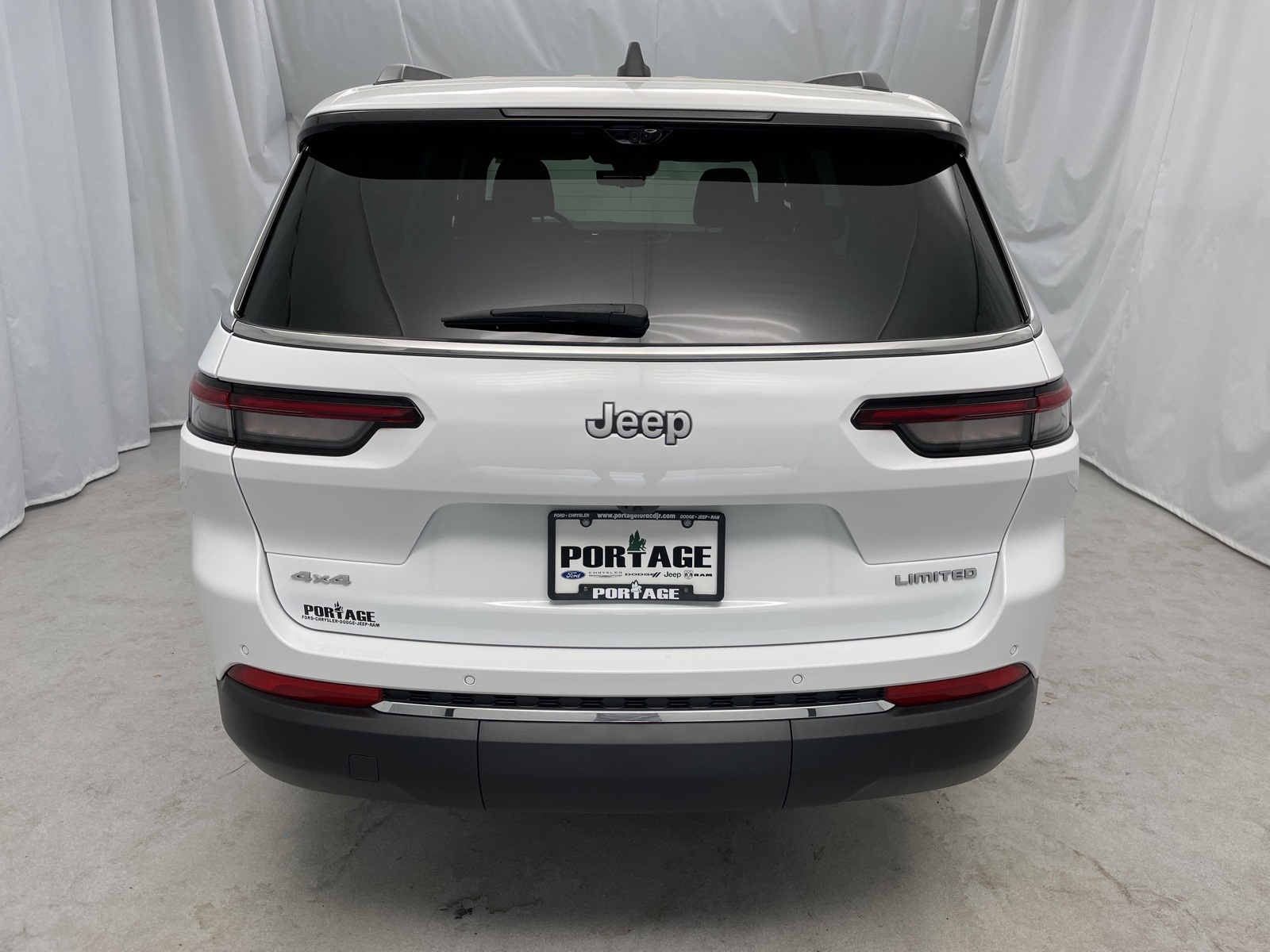 2025 Jeep Grand Cherokee Limited photo 3