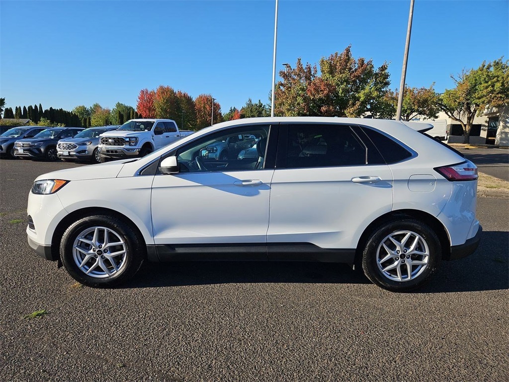 2024 Ford Edge SEL photo 2