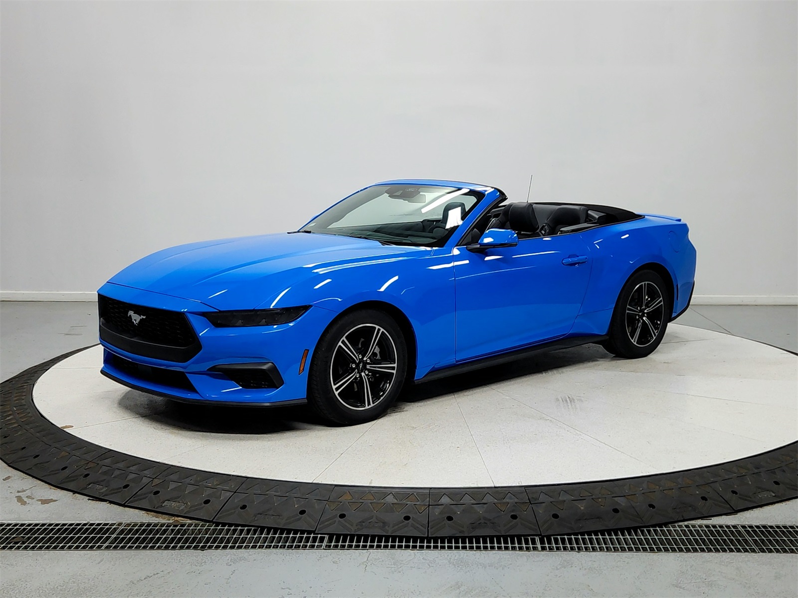 2025 Ford Mustang EcoBoost Premium Convertible photo 3