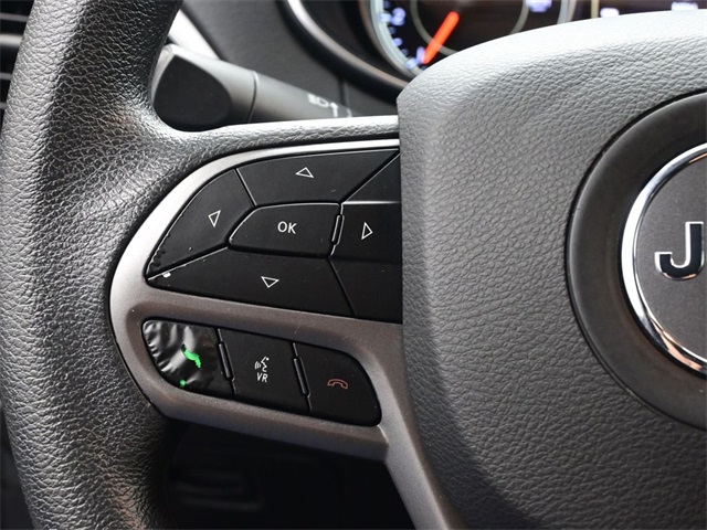 2020 Jeep Cherokee Latitude photo 2