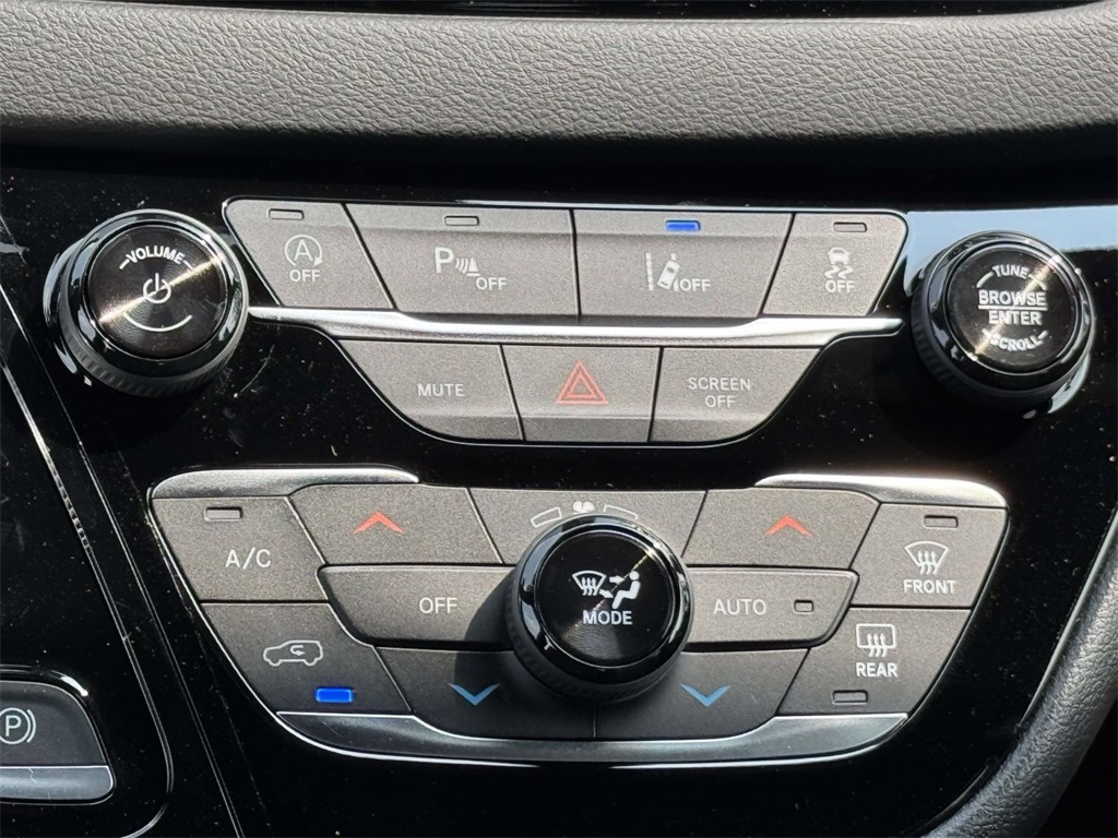 2026 Chrysler Voyager LX photo 18