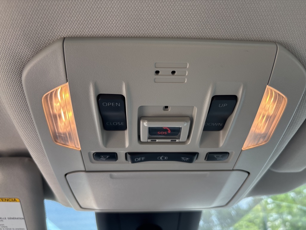 2021 Toyota Highlander XLE photo 26