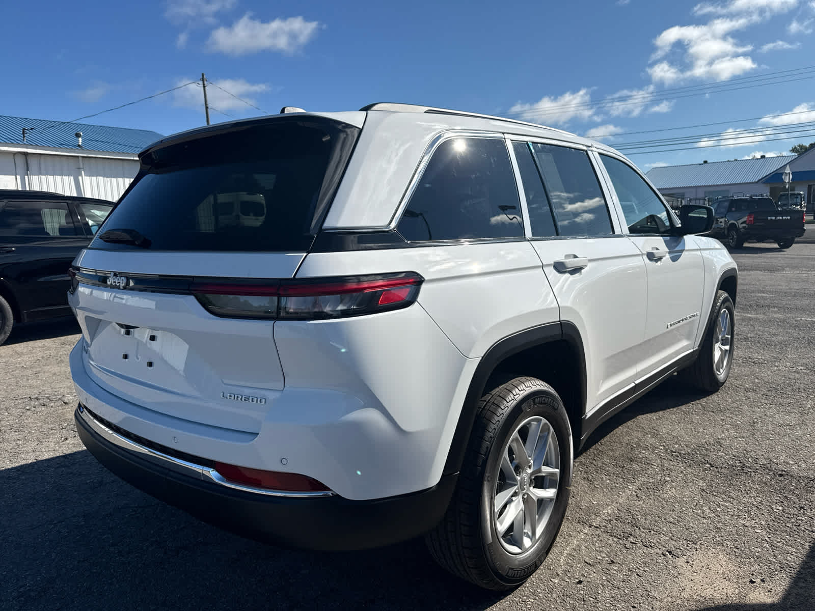 2025 Jeep Grand Cherokee Laredo X photo 3