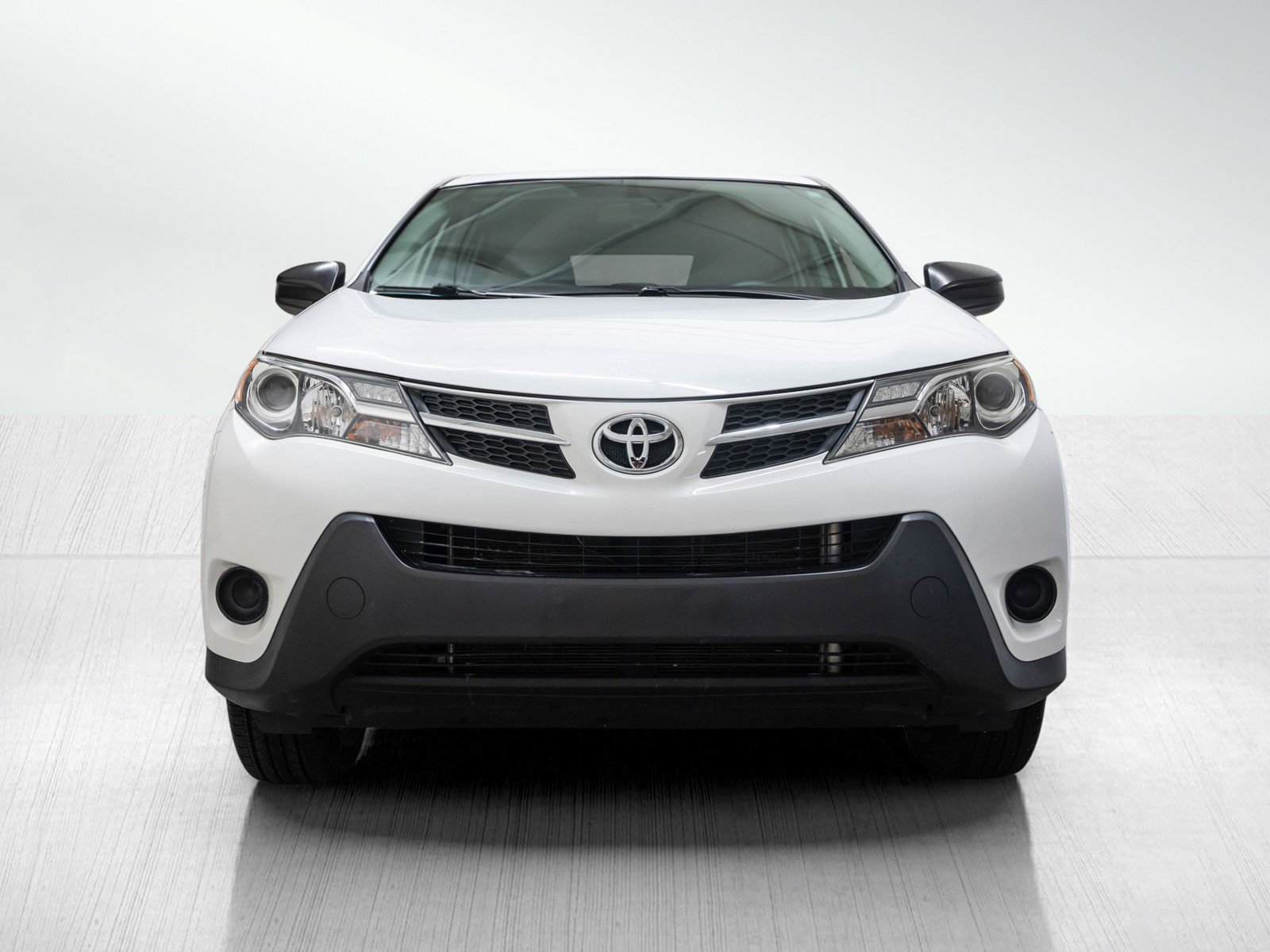 2015 Toyota RAV4 LE photo 2