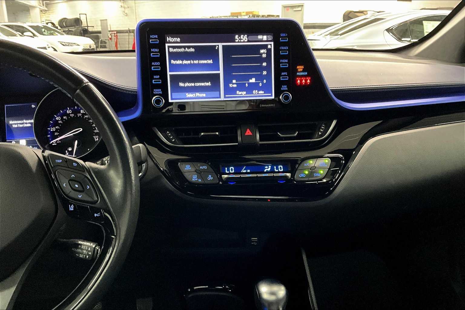 2022 Toyota C-HR XLE photo 6