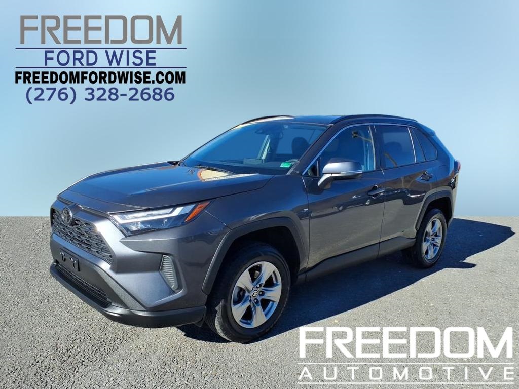 2023 Toyota RAV4 XLE's photo