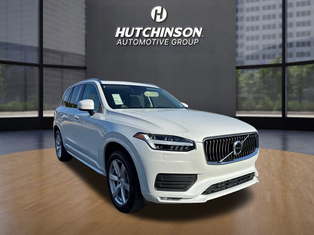 2021 Volvo XC90 Momentum's photo