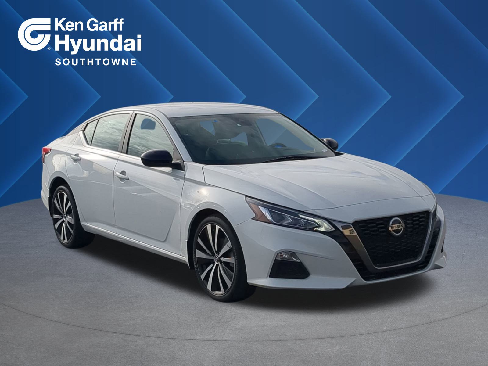 2021 Nissan Altima SR's photo